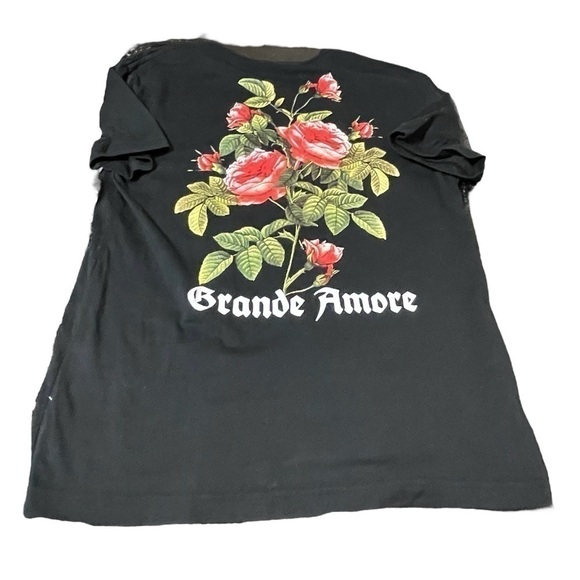 Divided - Grande Amore Pullover Short Sleeves - Roses back panel Size Medium - Picture 7 of 8